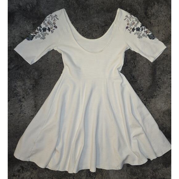 Free People Women's boho Dress In Cream With Embroidered Sleeves Size Xs - Picture 2 of 4